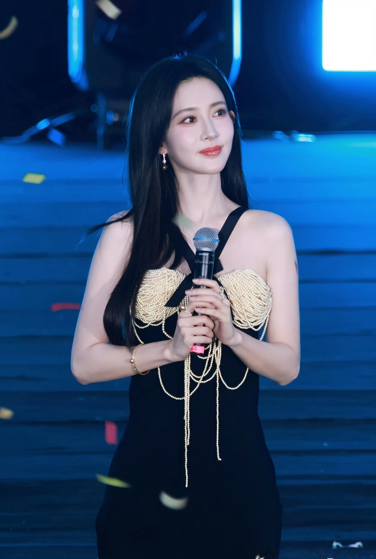 mzy孟子义 

ᴵ ʰᵒᵖᵉ ʸᵒᵘʳ ᵉʸᵉˢ ᵃˡʷᵃʸˢ ˢᵐⁱˡᵉ ᵃ