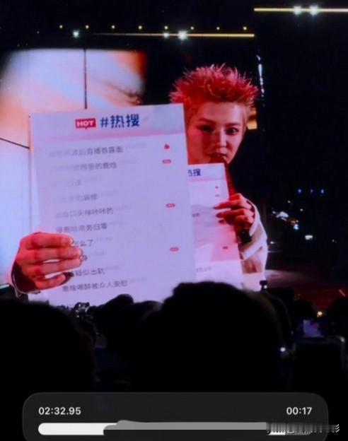 鹿晗这场辟谣完全像一场私人行为艺术，音乐节舞台上，他把鹿晗 与我无关的事情、私生