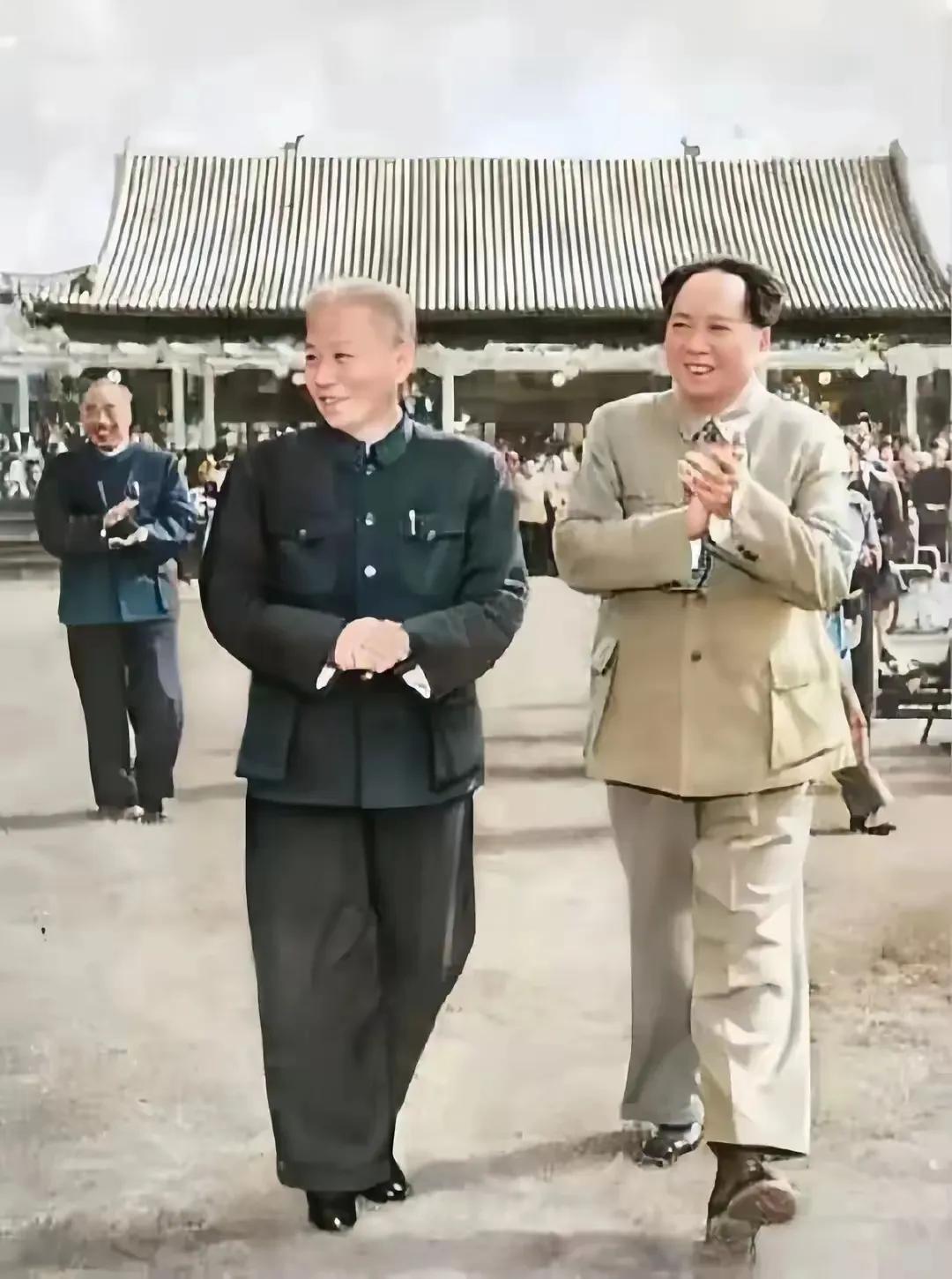 【时间的勋章：人民心中永远的灯塔】当历史的车轮碾过近半个世纪的尘埃，有一位伟人的