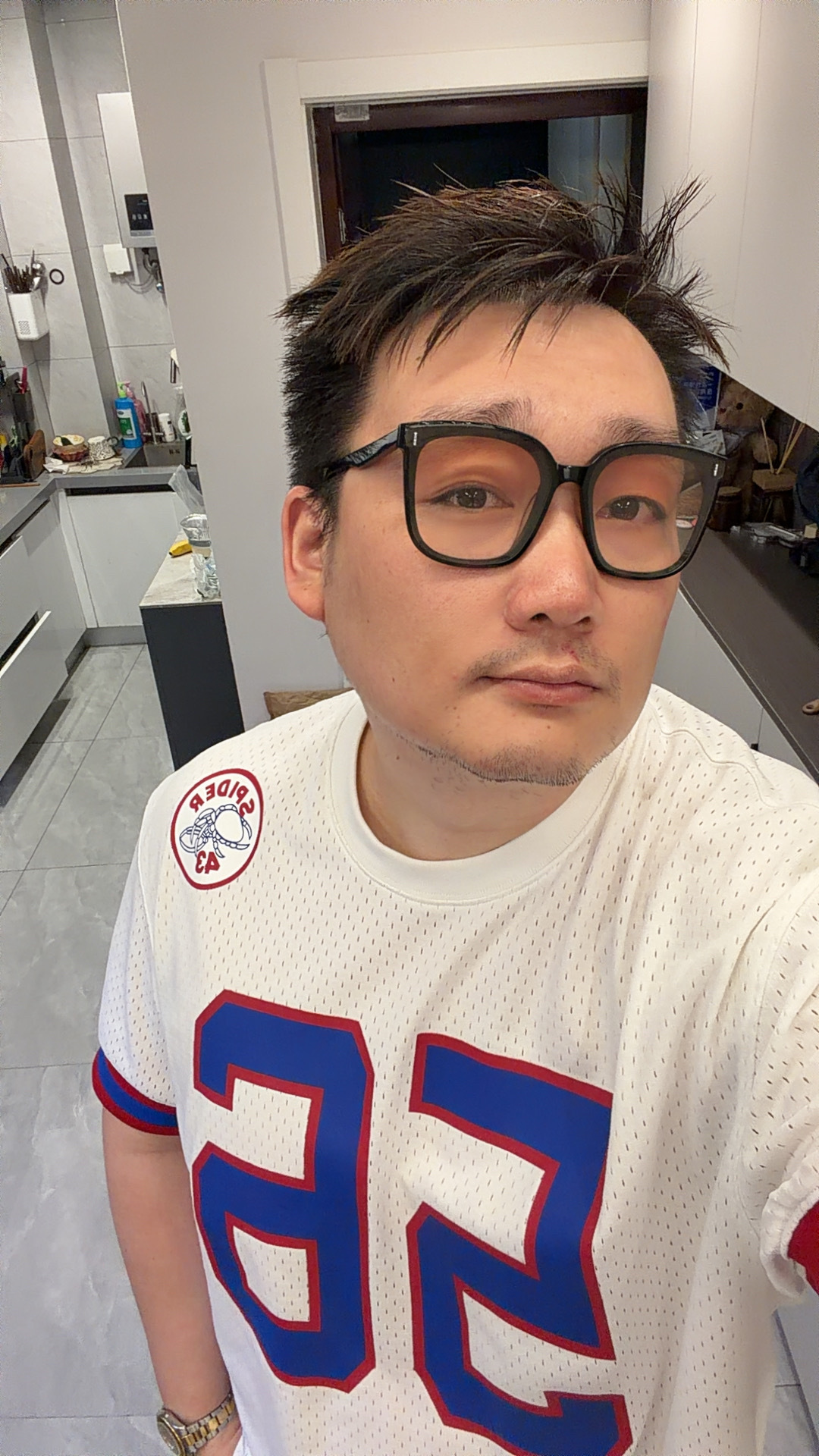 早，简单一口去健身房练 手臂（早上和朋友打了30分钟电话，耽误了时间） 
