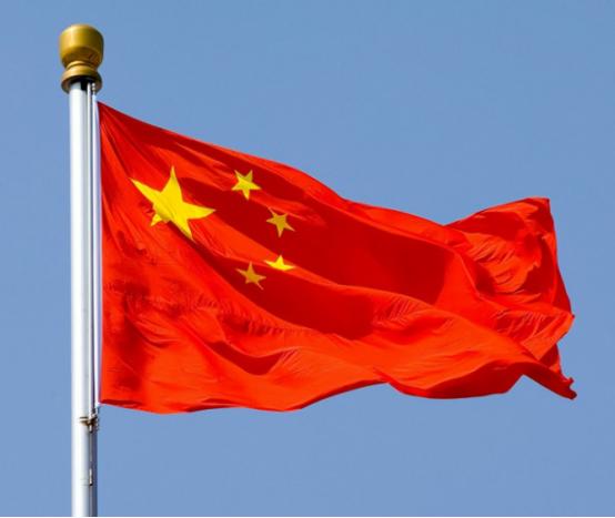 中美这场经济拉锯战，到底谁先扛不住？中国制造开足马力有货难卖，攥着产能急着变现；