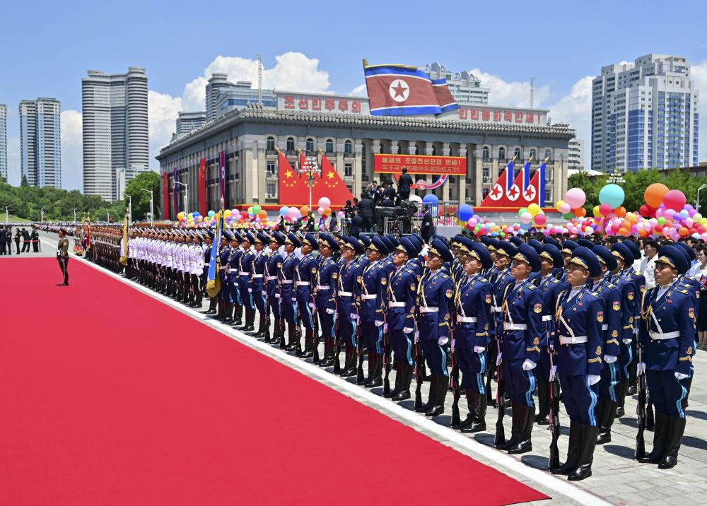 关于中俄朝，国内国外一直充斥着一股“阴谋论”，我们也称之为带节奏。
那就是俄罗斯
