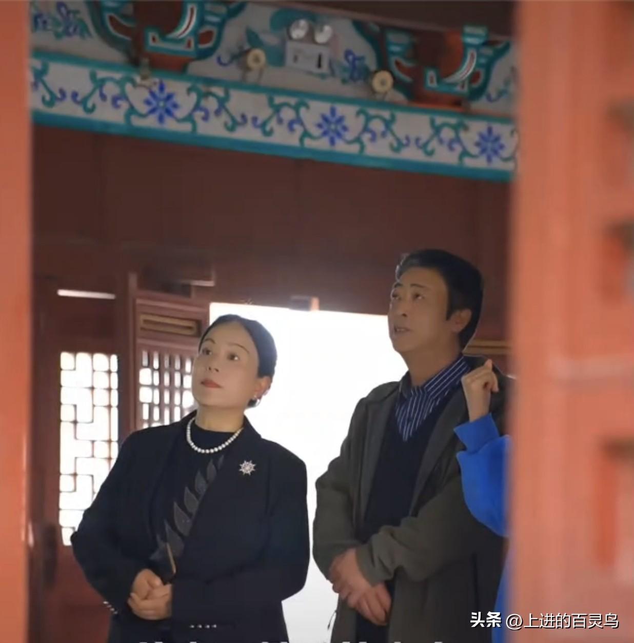 许敏从产子到追真。
灯影摇曳，旧时光被细细揉揣
男婴那一声洪亮的啼哭
命运的鼓槌