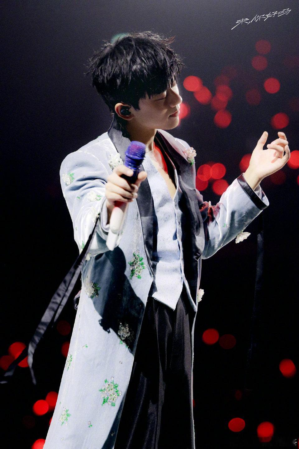 张杰解约案天价违约金是粉丝凑的 事实摆这儿了！当年违约金终审仅50万，粉丝支持是