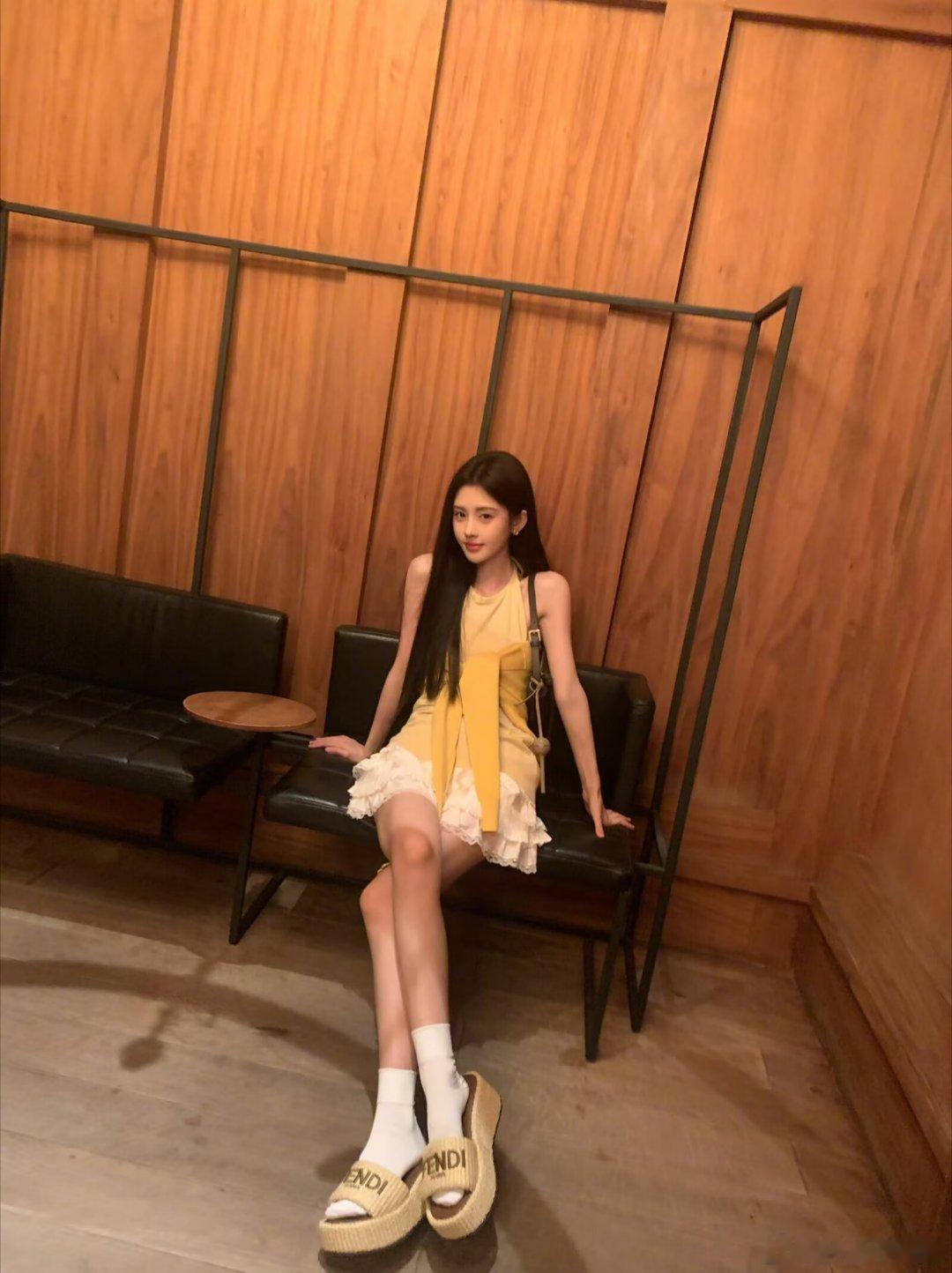 鞠婧祎 jjy鞠婧祎阿黛 jjy鞠婧祎来战青山不及你眉长，水清不似你目澈，跨过山