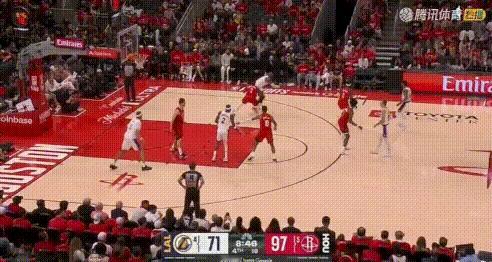 孙悦：咋还不换下詹姆斯？雷迪克：才8分！
末节落后了快30分，孙悦这话说得没毛病