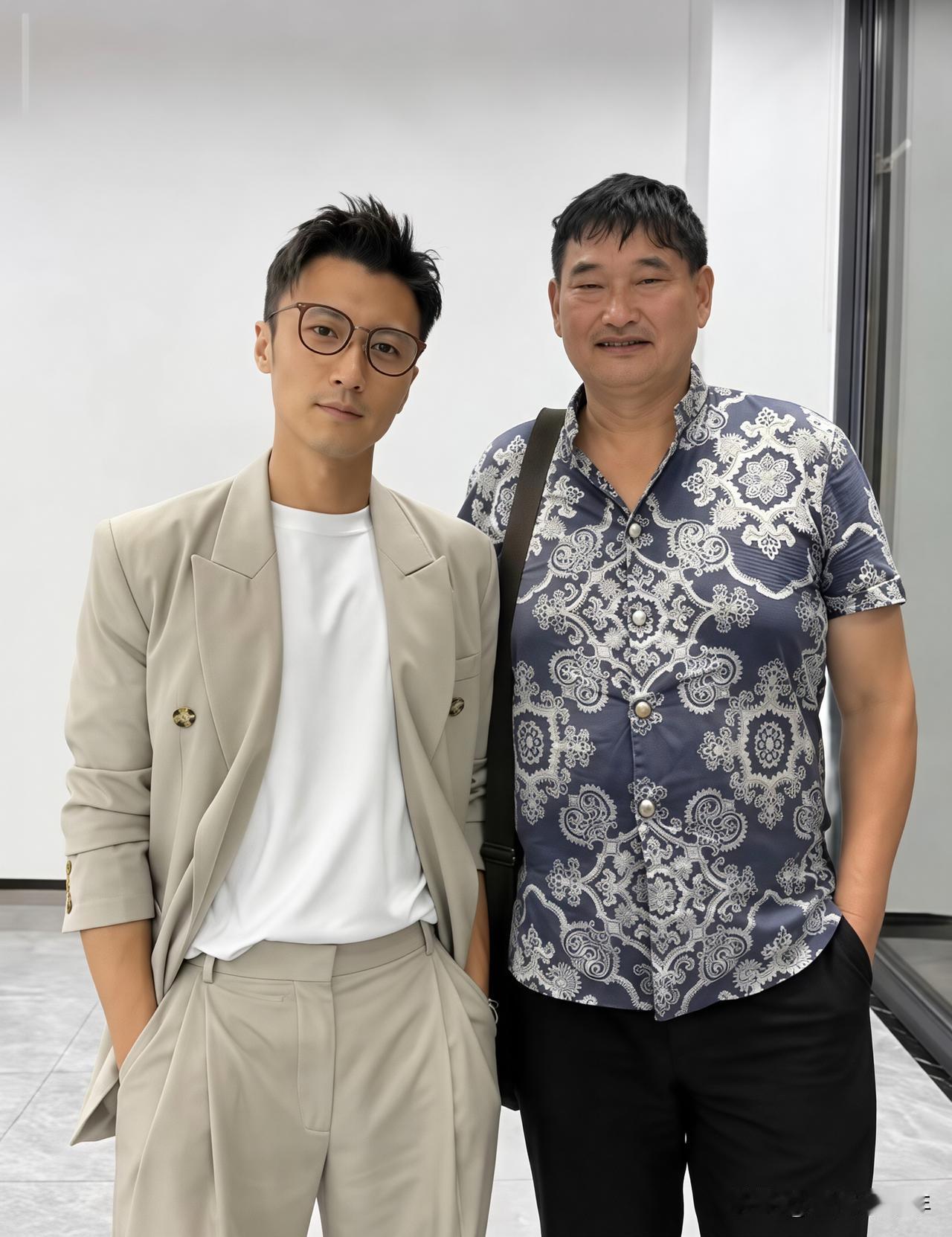 破次元同框！大衣哥朱之文与谢霆锋意外同台太惊喜

最近谢霆锋巡演行程和朱之文的舞