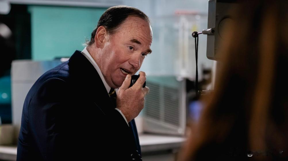 美国海军部长这波“比人数”焦虑也太好笑了！拿着1亿中国制造业工人VS美国1300