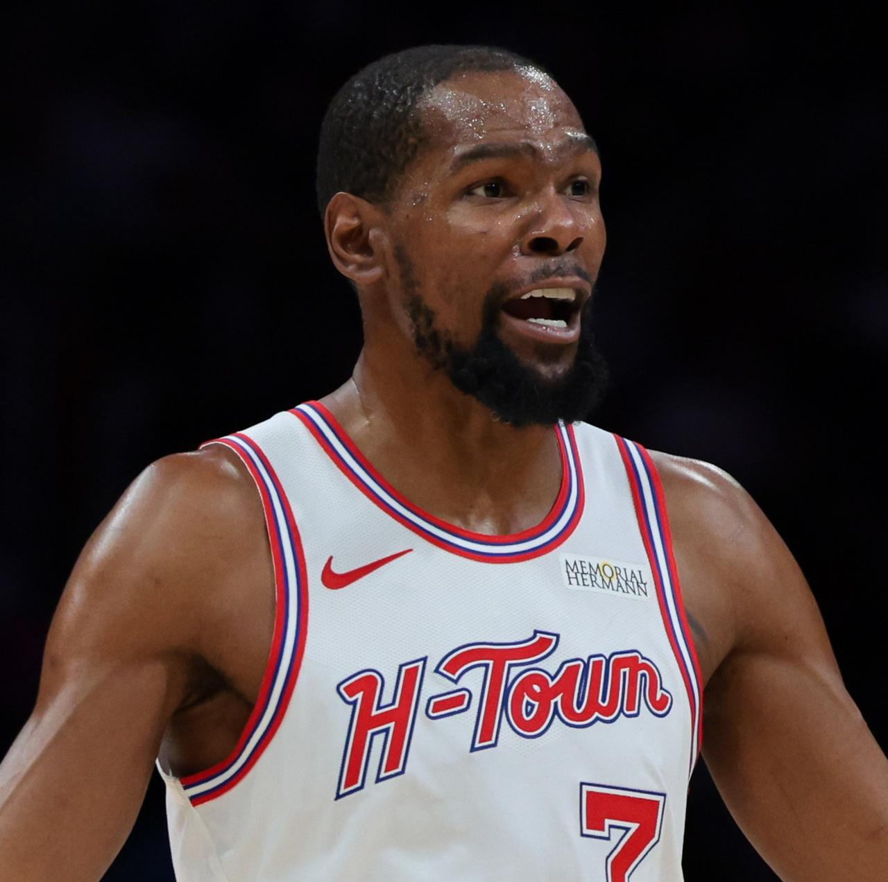 罚球12中4！火箭球迷破防了！

三分球：34投4中，11.8%
罚球：14中5