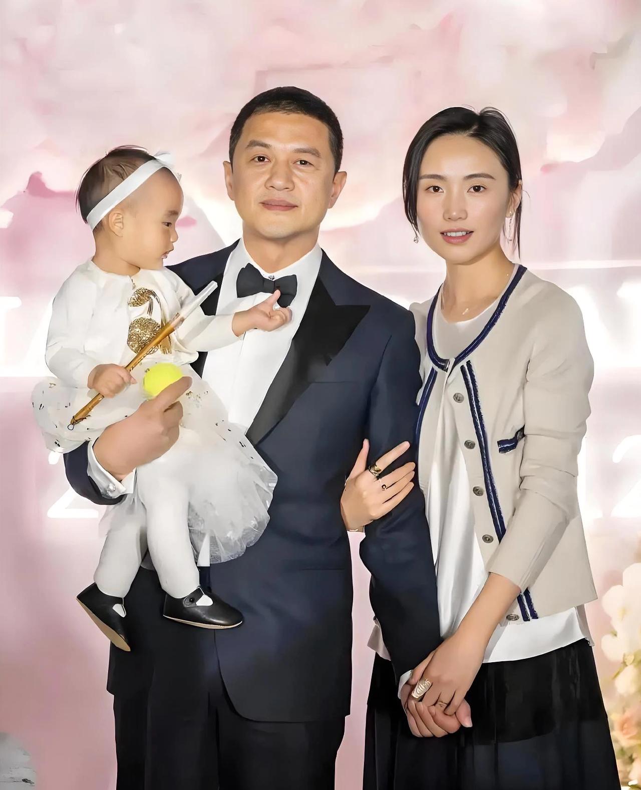 一觉醒来
“恩爱”夫妻又少了一对
李亚鹏和海哈金喜共同发布视频
官宣离婚了

5