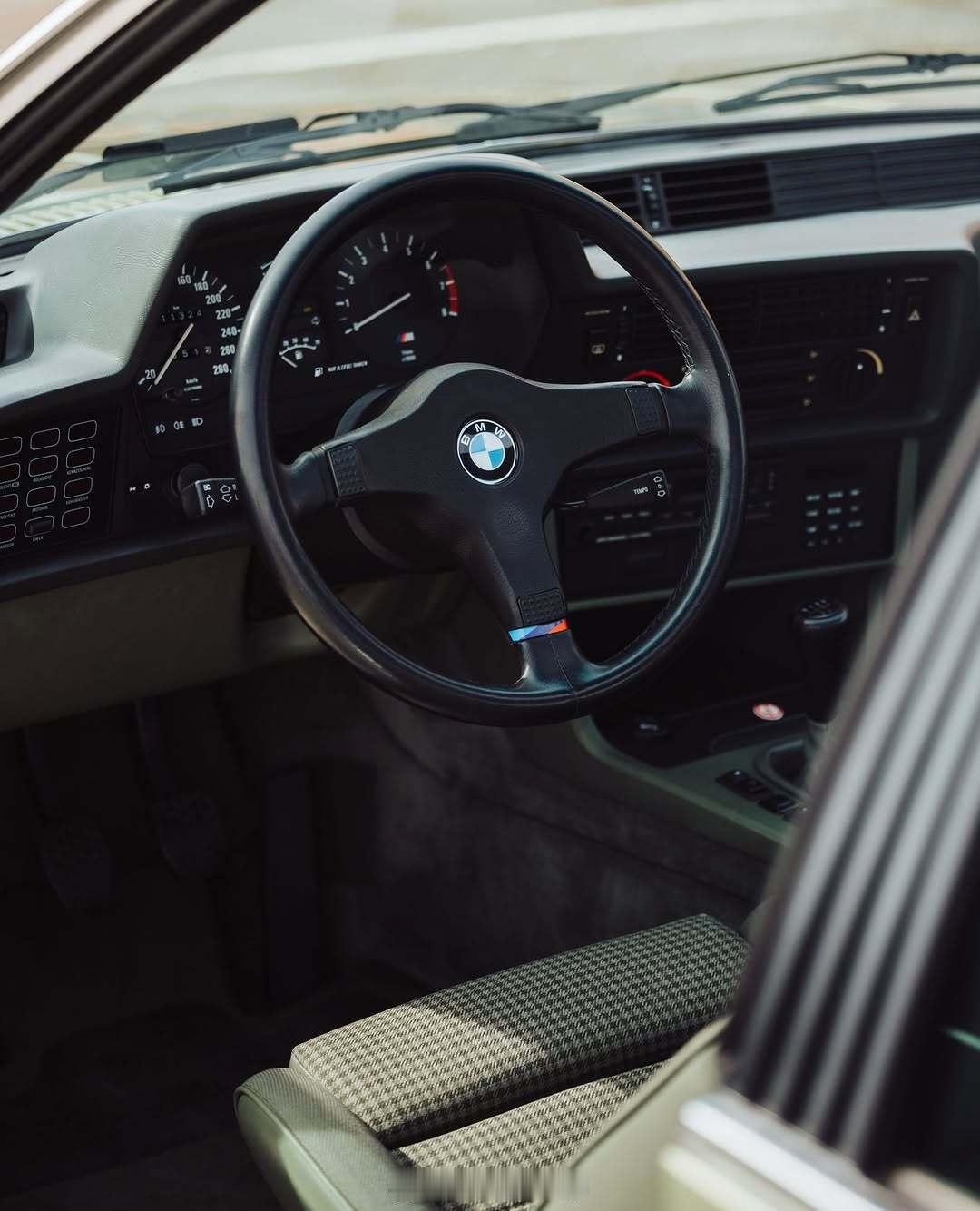 BMWClassic E24 M635CSi
