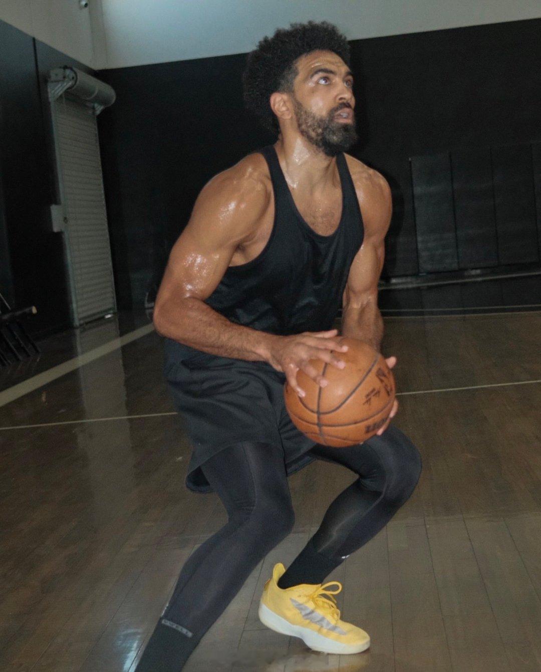 文森特积极训练，这肌肉看着不错[666]nba ​​​
