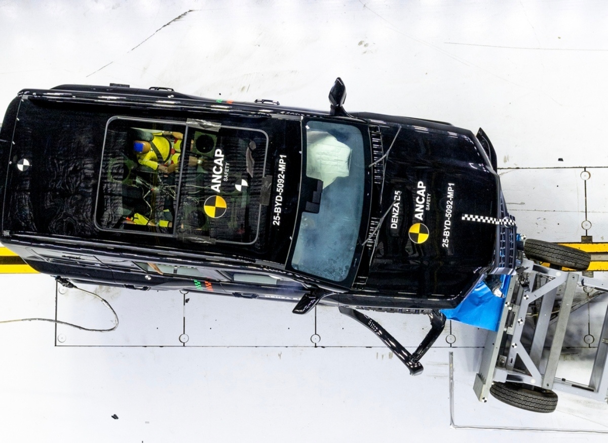 近期一则方程豹豹5（海外命名腾势B5）安全碰撞测试视频广泛流传，视频的主要内容是