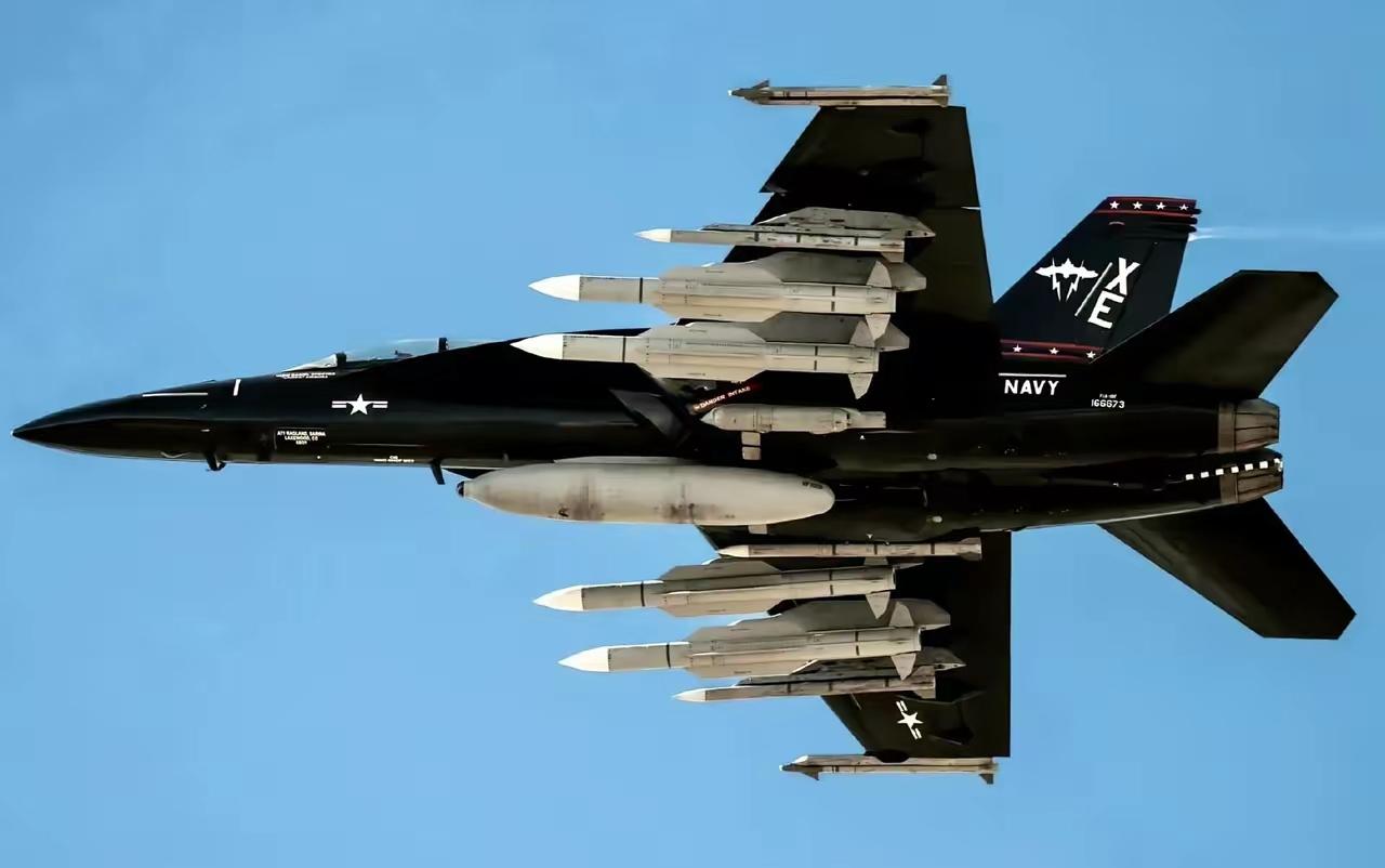 突发！美国两架战机进入委内瑞拉领空！特朗普即将兑现军事打击委内瑞拉承诺？美F-1