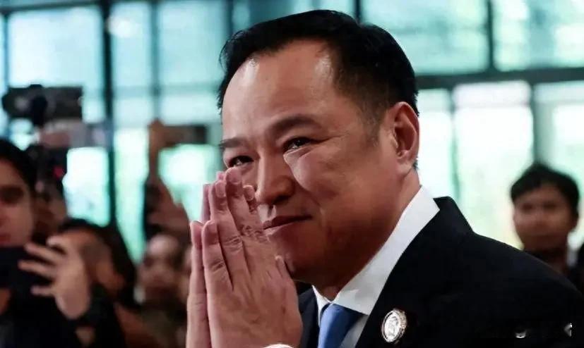 阿努廷这个老六，他压根就不会讲中文，但是他偏偏就喜欢说自己百分百是中国人的后代，
