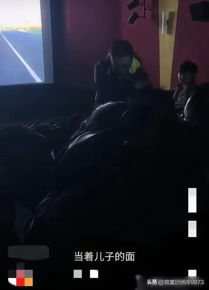 色胆包天的可不止男人，有时候女人更甚！
上海的一家电影院里，上演了一出捉奸好戏。