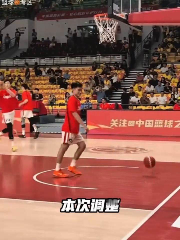 中国男篮确定14人出征多哈名单，有3名年轻球员各自返回俱乐部。
就在刚刚，中国男