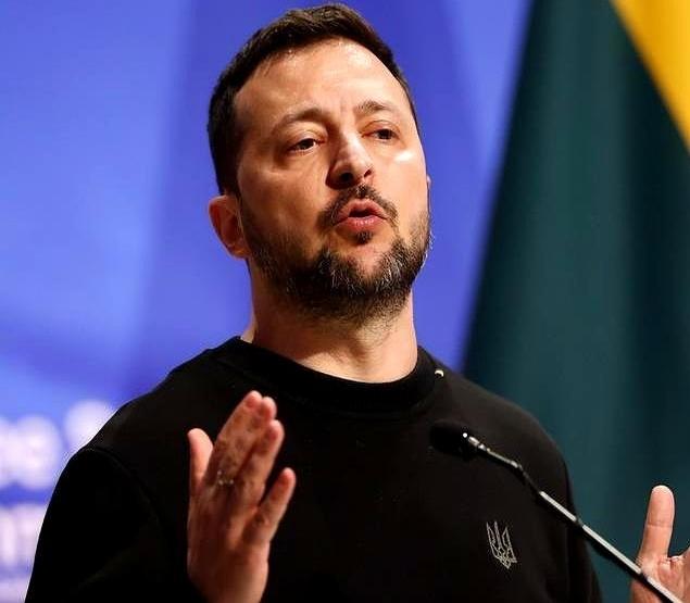 泽连斯基计划将于近日赴美国的佛罗里达州与特朗普会晤，特朗普盲目自信，信口开河。泽