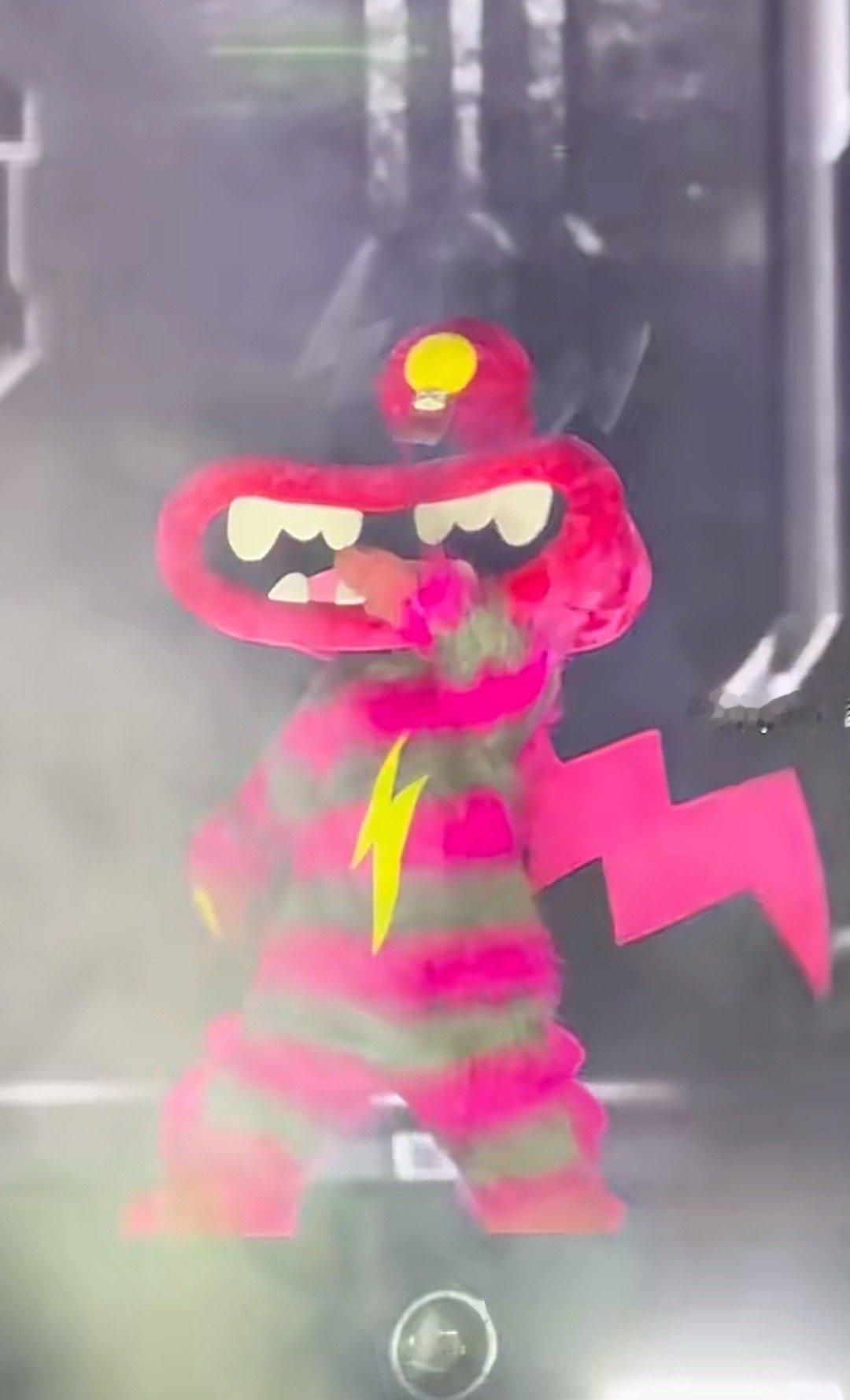 嗨皮牙跳了刀马刀马 在技术流横行的时代，嗨皮牙用一段“憨憨”的刀马舞杀出重围。它