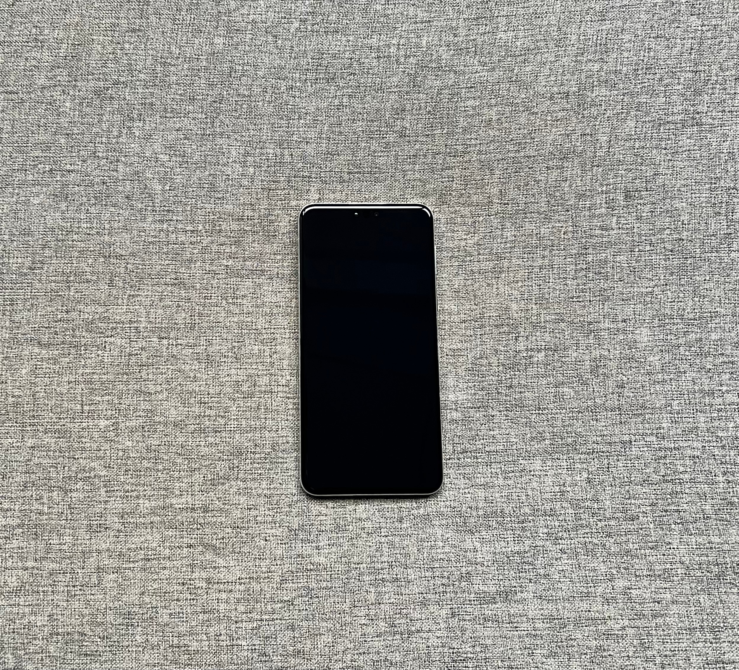 华为Mate70 Pro 12+512G 雪域白，屏幕完美，中框小划痕，带盒子充