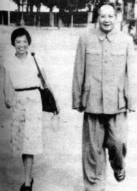 1959年，护士吴旭君对毛主席说：“主席，我大概不能在您身边工作了。”主席连问为