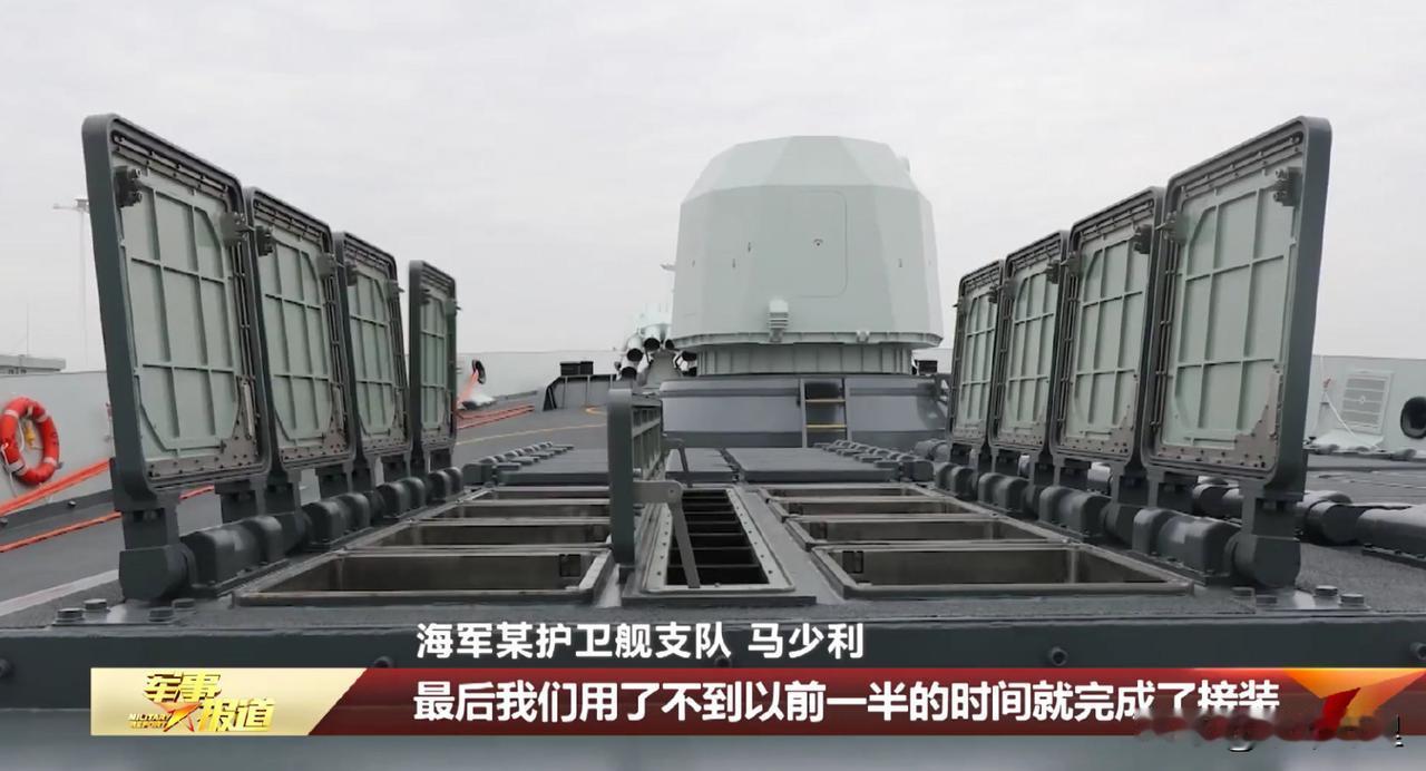 054A型护卫舰，打开前甲板垂发系统。
054A型护卫舰作为4000吨级舰艇，前