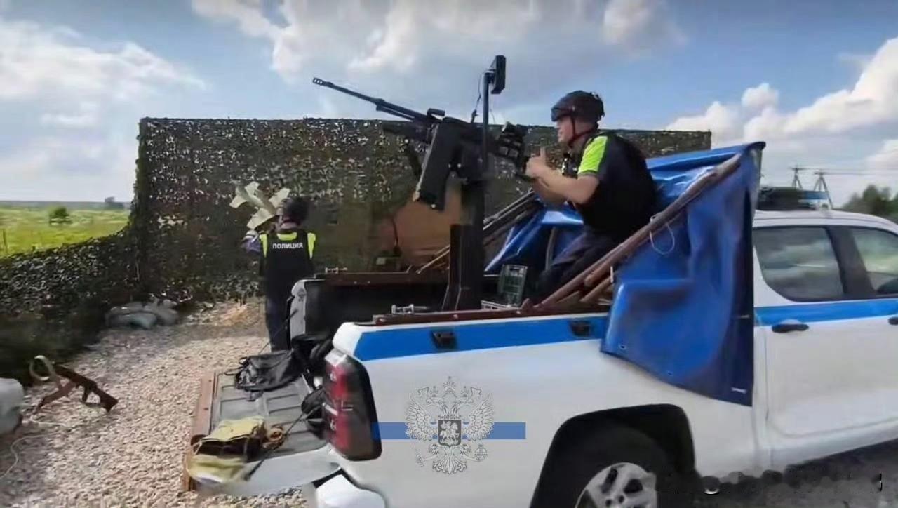 俄罗斯交警从不落后于潮流，说它是弄潮儿都不为过。

冷知识：俄罗斯交警查违规车辆
