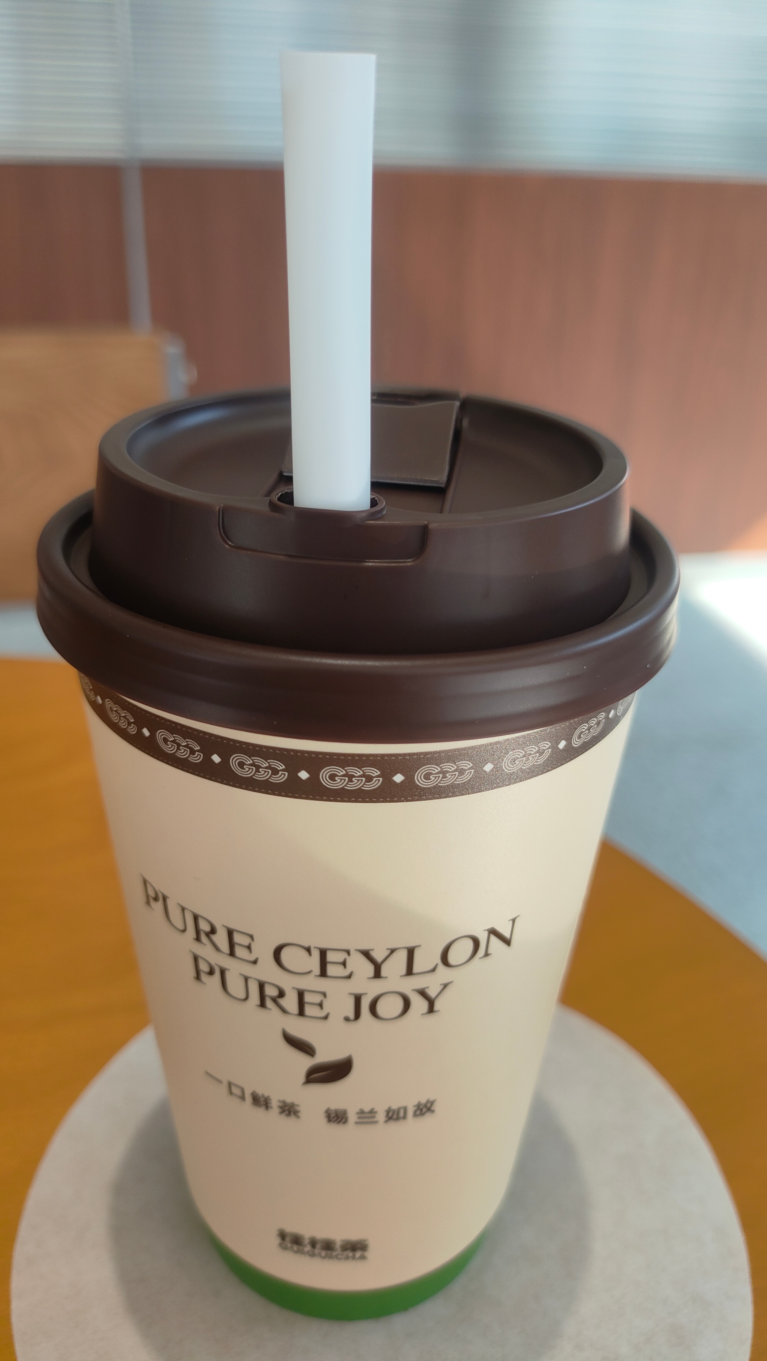 周末匆匆忙忙，送完大的送小的，间隙喘得口气，找个地方坐坐，晒会太阳。人生几何，片