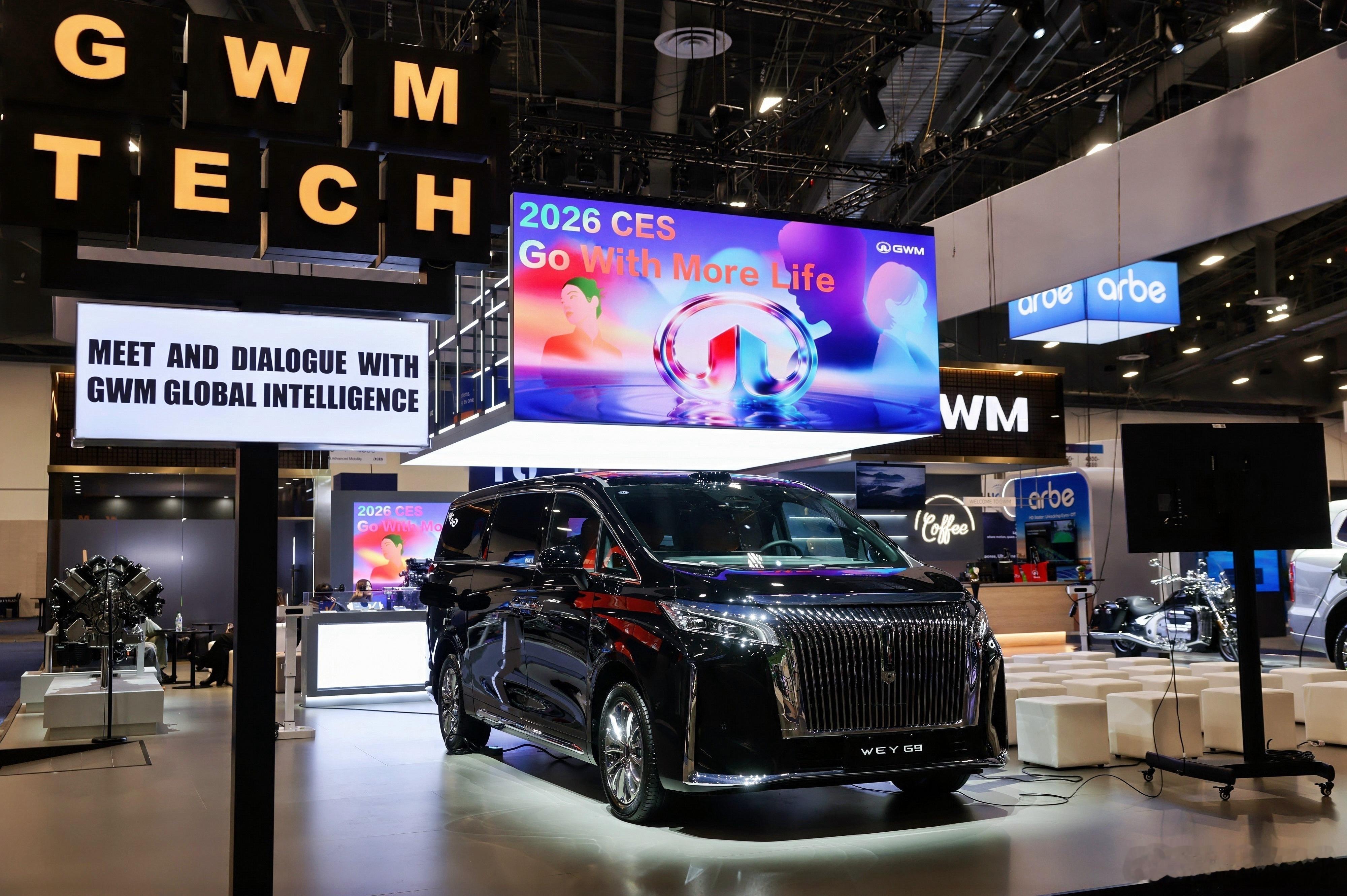 长城汽车的CES展台依然是人潮人涌，在2025 CES我们看到了长城在全球给大家