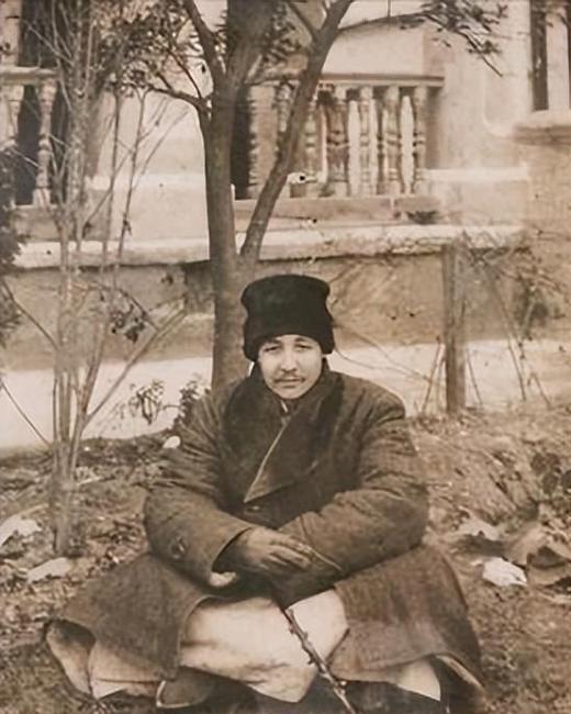 1925年，大军阀孙传芳下令处死了一个人，还将她的脑袋悬挂在了蚌埠车站门口，曝晒