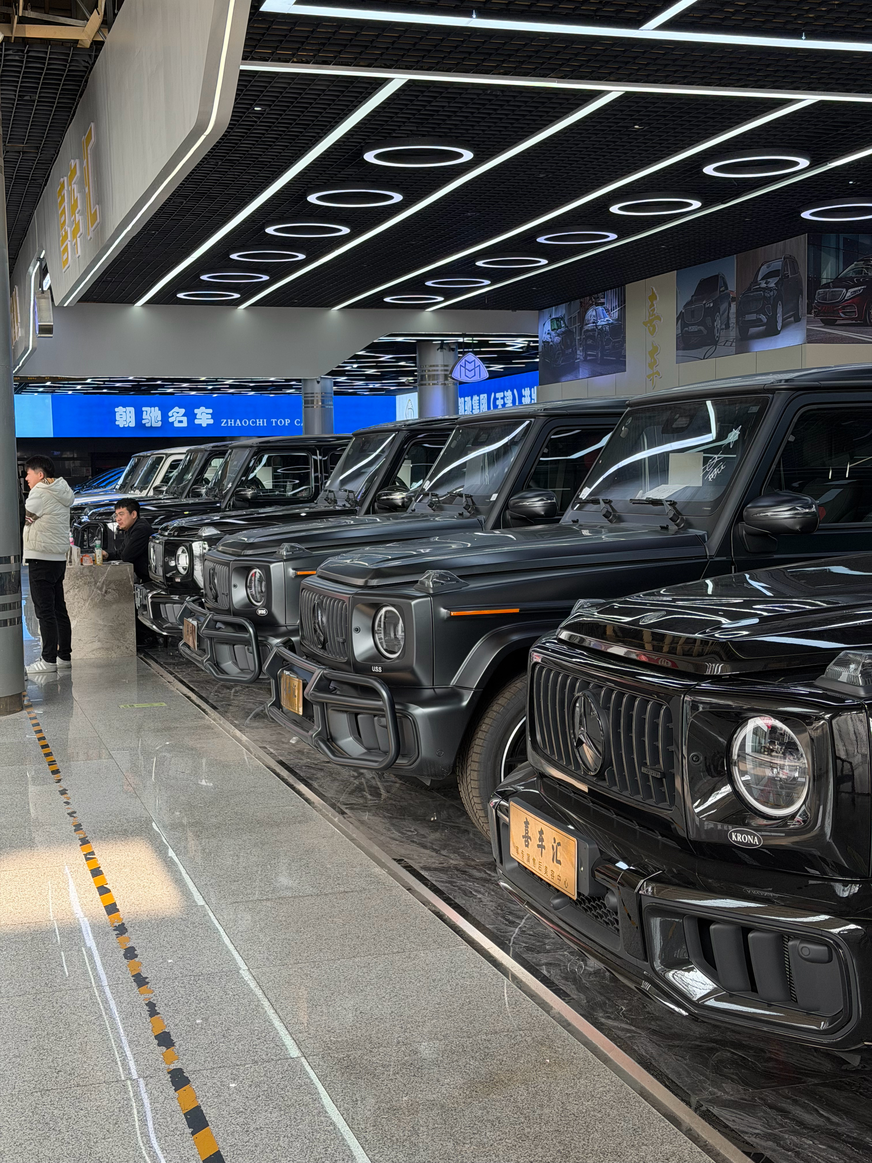 现在车商主打一个专一都是清一色，随便挑这挑战者SRT是不是出厂的时候没装好，怎么