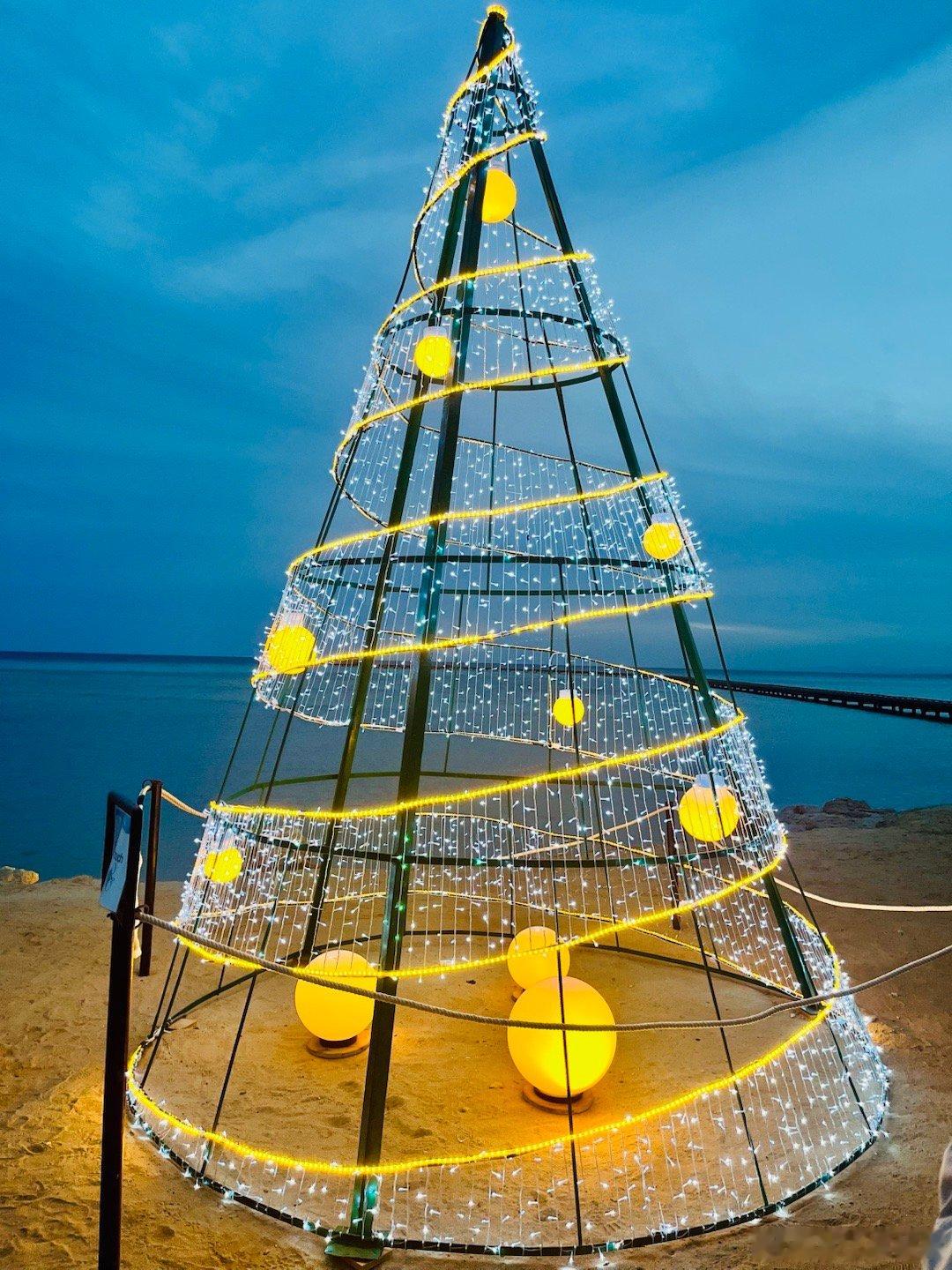 平安夜为啥叫平安夜？其实还挺中国特色。据说19世纪，奥地利一神父写的歌，《Sti