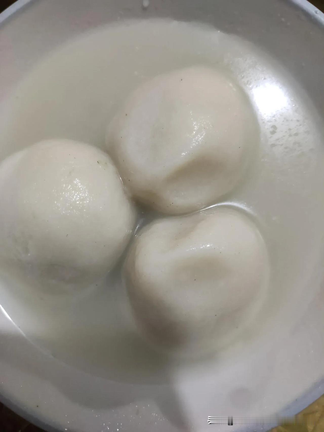 今天是冬至，寒风料峭，万千秋叶满地的清晨，顺丰快递就送来了一箱邮包，打开一看，宜