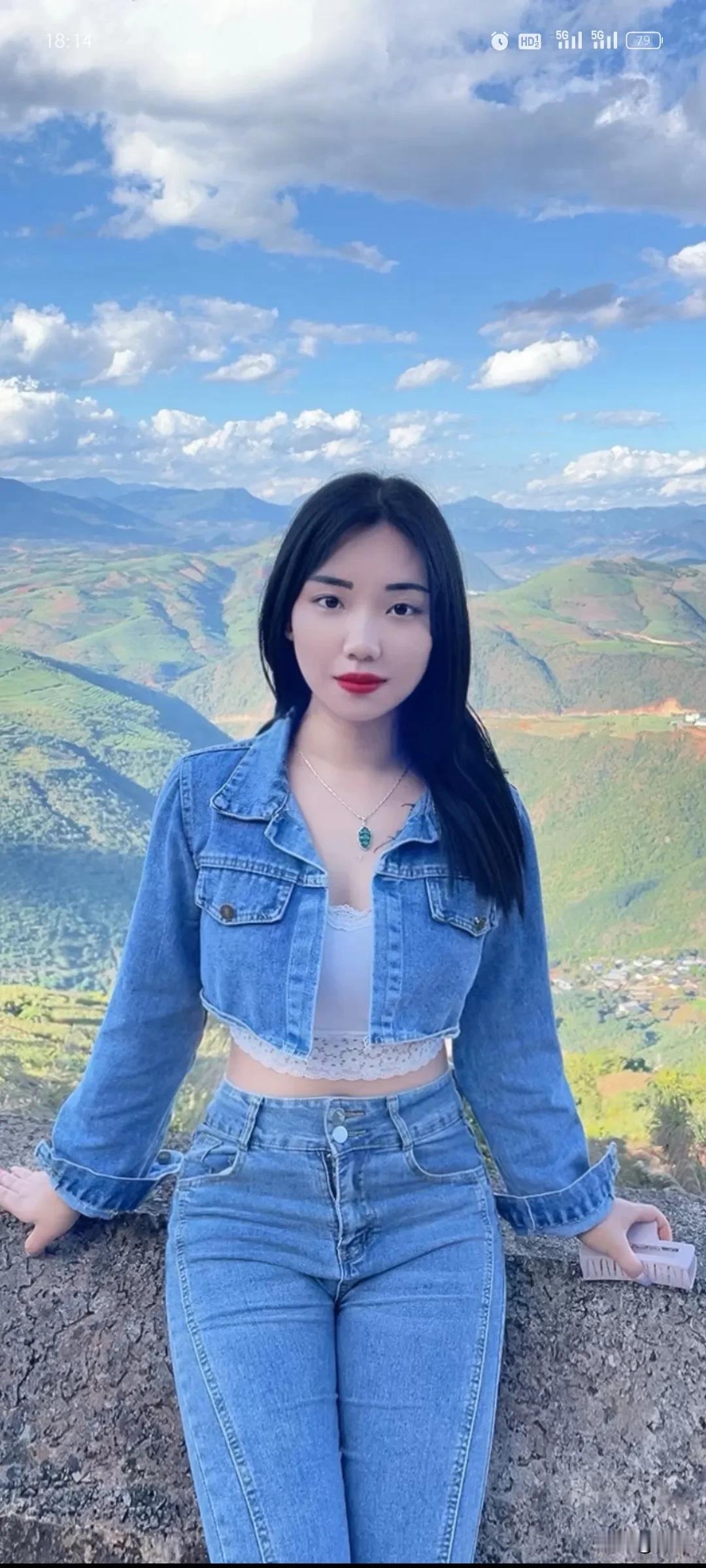 山间美景，牛仔少女，清新自然