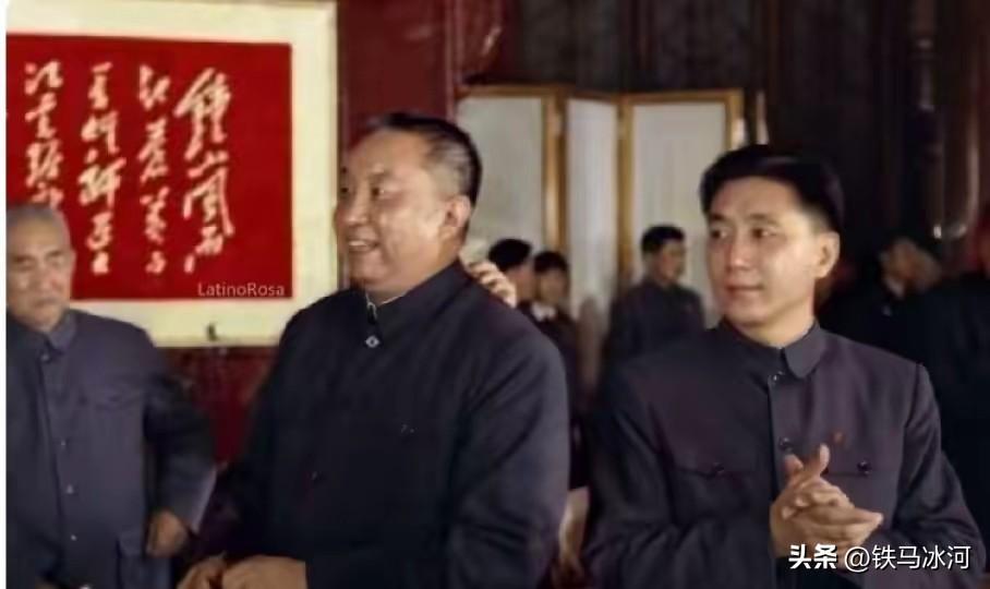 🍁1976年国庆前夜，天安门城楼举办建国27周年各界座谈会，吴德主持，华国锋发
