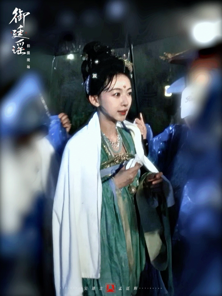 吴谨言雨中原声台词、吴谨言醉酒淋雨爆发戏大雨为幕，情绪为刃！吴谨言雨中醉酒爆发戏