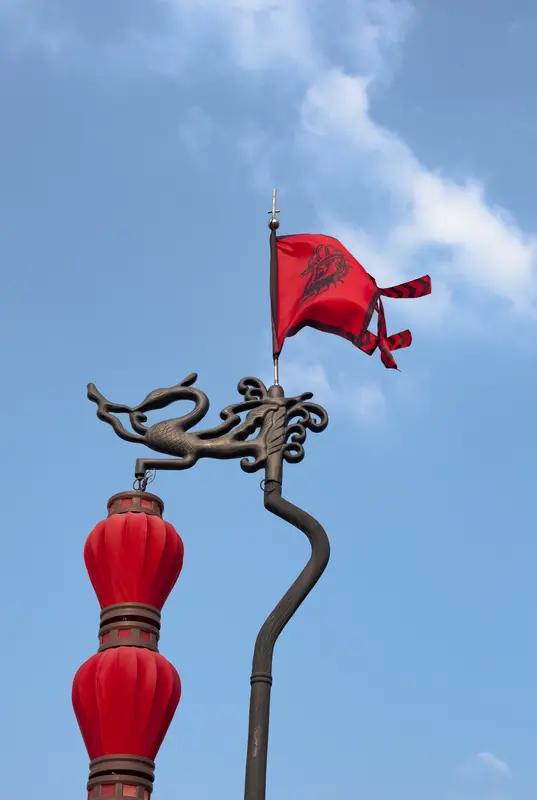 这个才子将“马到成功”组合成一个独立的文字，并在此的基础之上又将“旗开得胜”、“