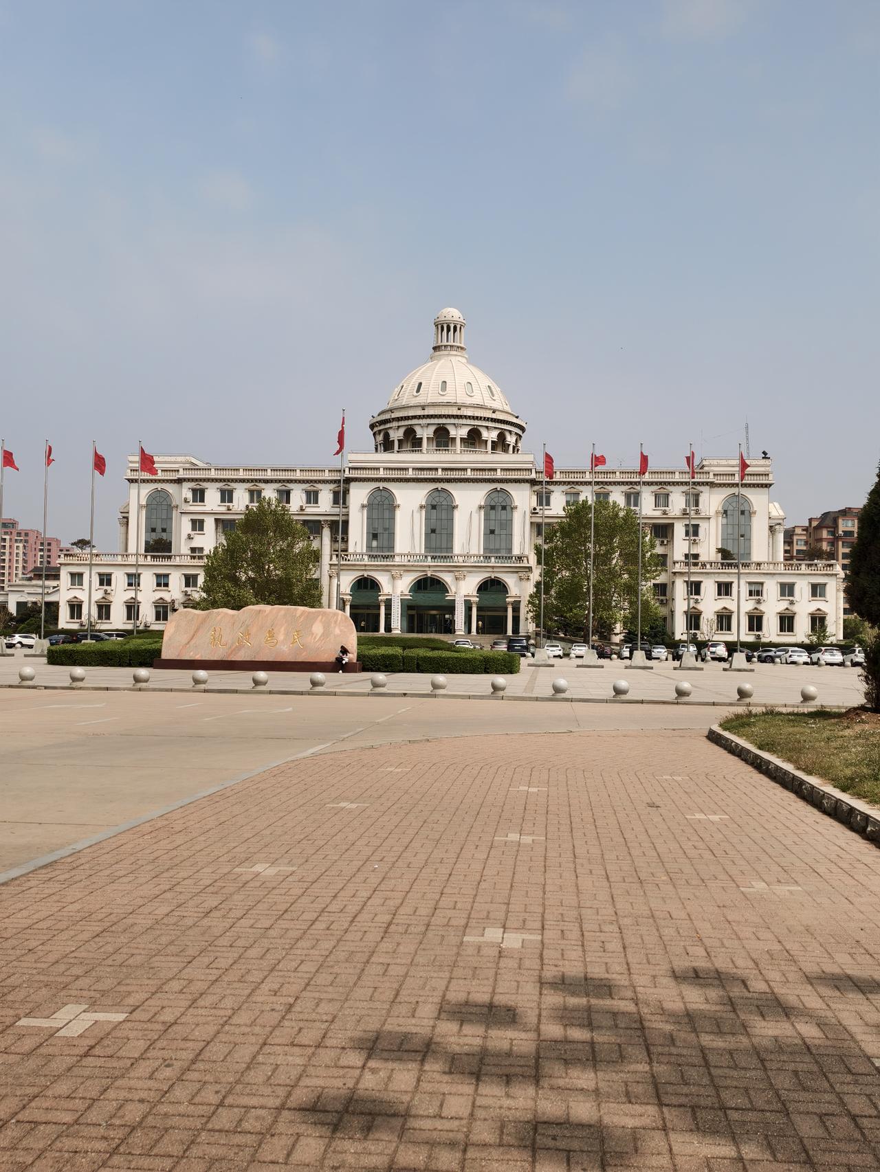 伴随着辽交投正式进驻锦州港，港区重点工程全面驶入快车道，令人振奋的新变化正接连落