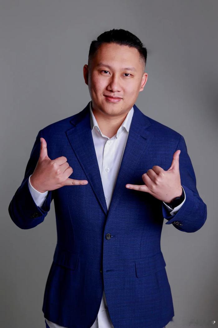 今日，CBA广州龙狮正式官宣钟兆麟从即日起负责球队管理工作，俱乐部已与原总经理崔