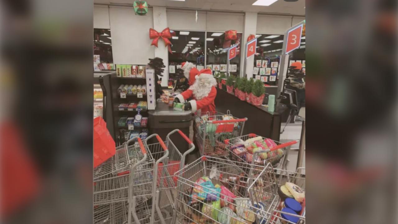 12 月 15 日晚间，加拿大蒙特利尔市上演了一出极具讽刺意味的 “抢劫” 闹剧