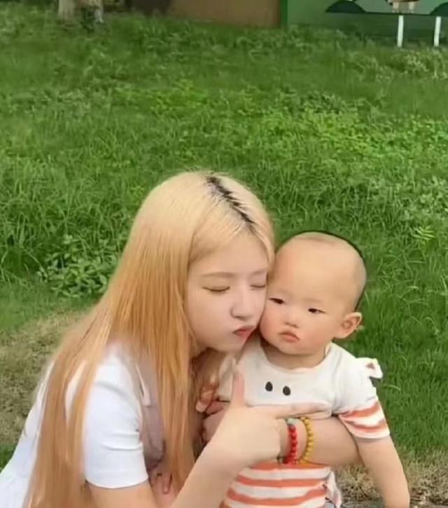 黄一鸣这事儿其实特简单：前任们都是借王思聪名气搞钱，根本不想生娃；她没那个本事，