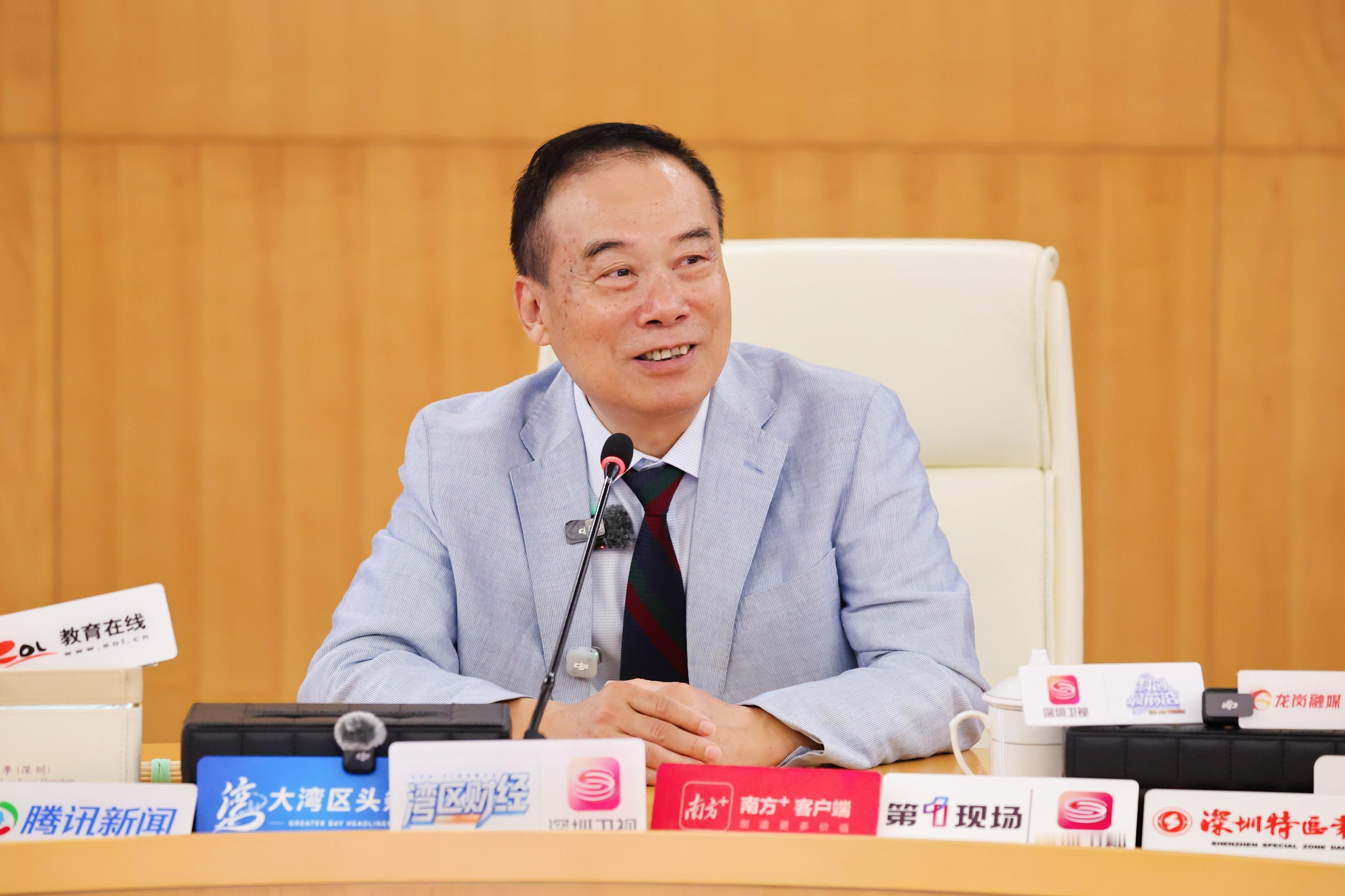 徐扬生谈港中大（深圳）办学理念怎样的大学，才能吸引世界各地的学生前来求学？9月1