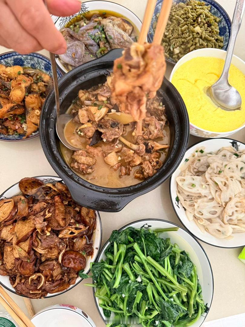 吃我妈做的饭，根本就不想下馆子～ 