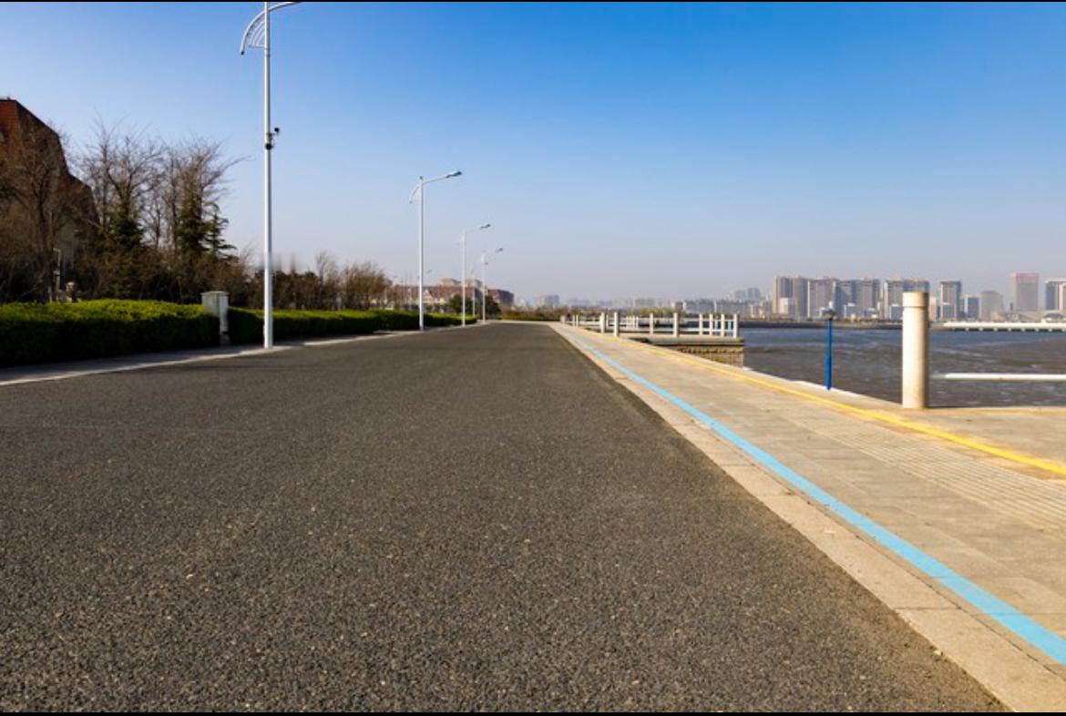 永远不要高估自己在别人心里的位置。很多时候你掏心掏肺地付出，别人未必真的把你放在