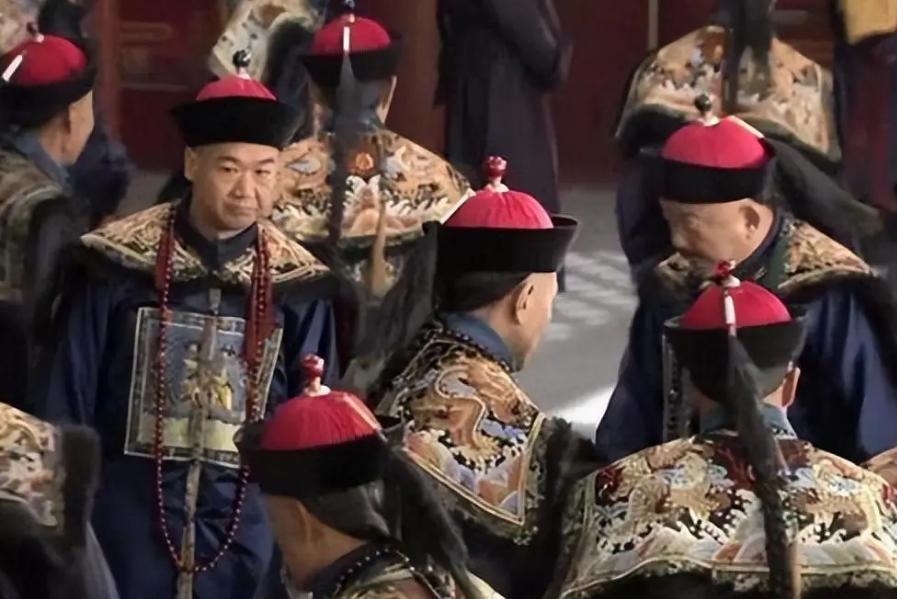 清朝官员退休有个硬性规定：不管你官做多大，退休后必须回原籍，不能留在京城，也不能