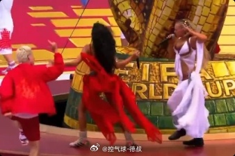 大型尴尬名场面来了！世界杯第二日加拿大对阵波黑赛前表演直接翻车！原本氛围感拉满的