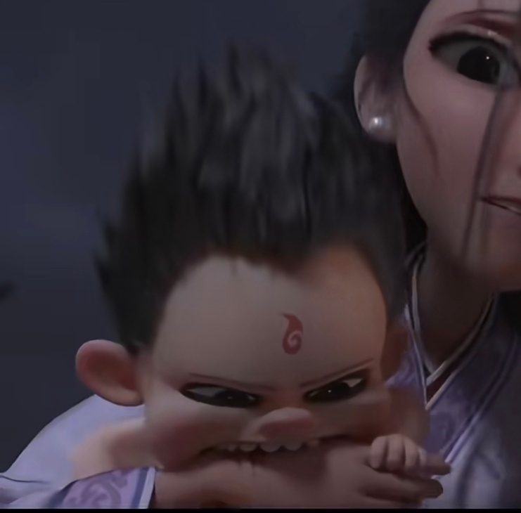 哪吒天生冲天炮的发型，妈妈硬是捋直，还扎了两个丸子，但是以后没人为他扎头发了[泪
