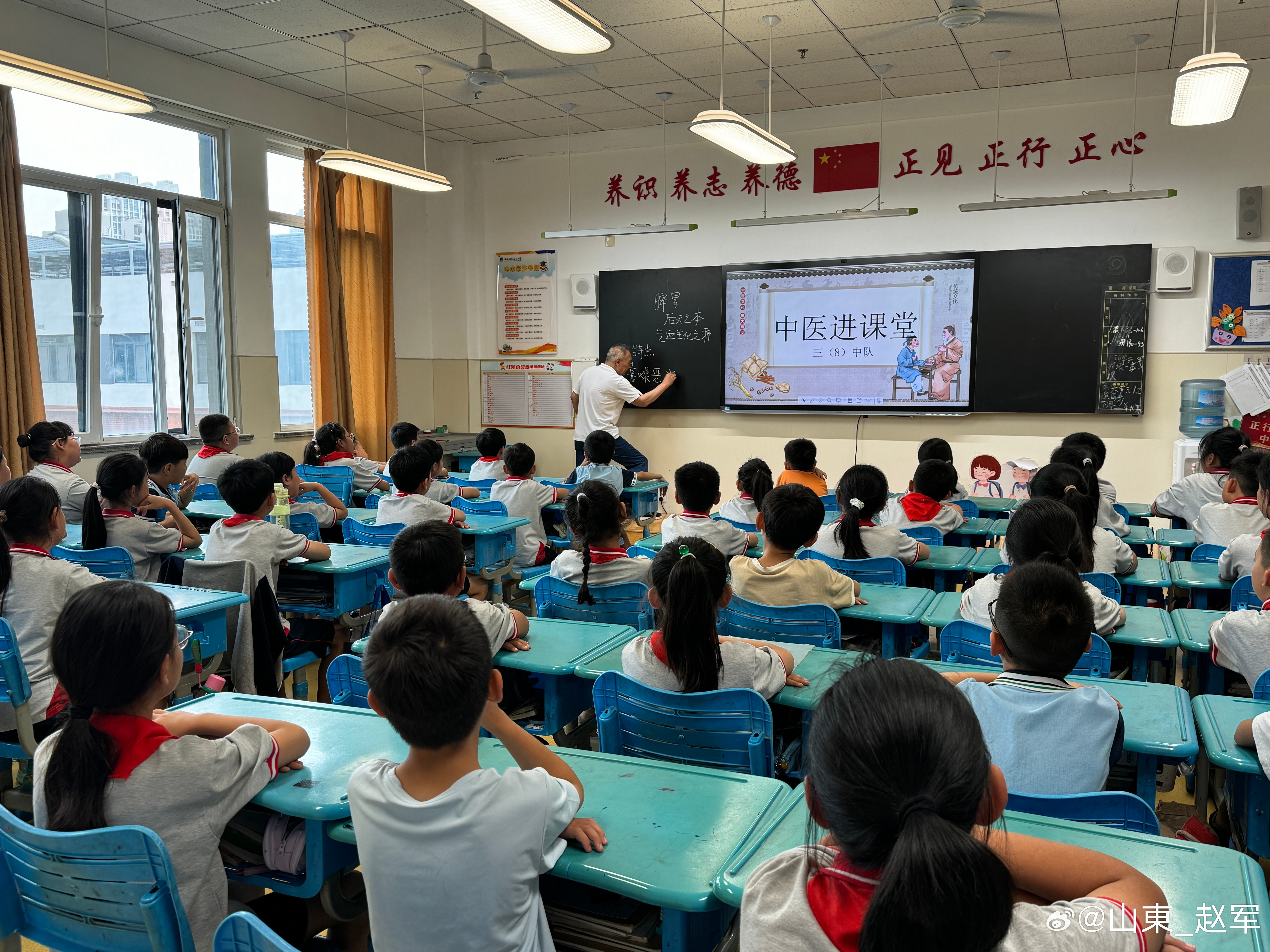 一、药食同源儿歌（幼儿园简单好唱）《药食同源小歌谣》小朋友，记牢靠，天然草药真奇