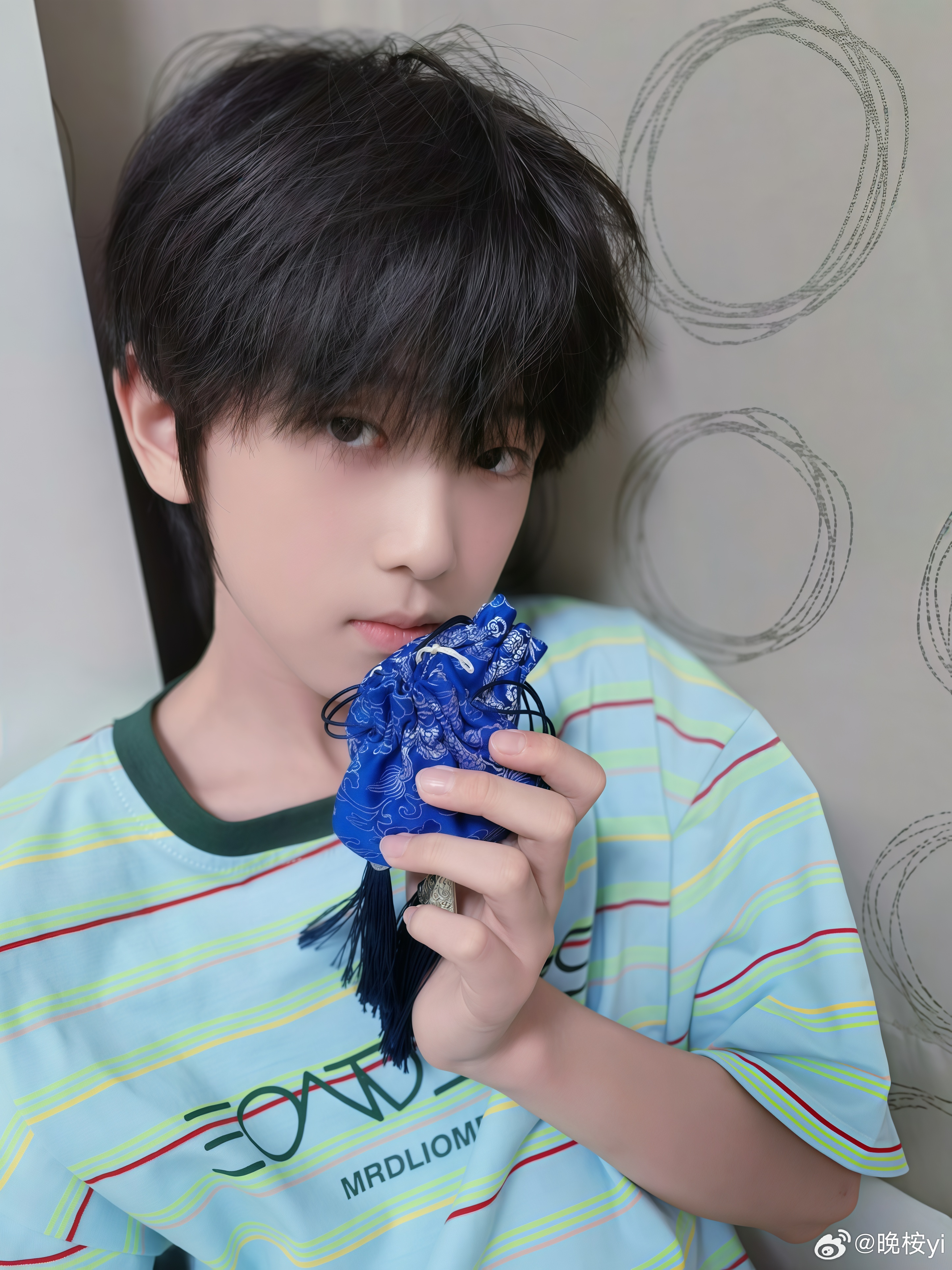 赵俊羽🧡赵俊羽 五代第一且唯一主唱 “你眼里的暮色似我记忆里温暖的明月” 𝐓