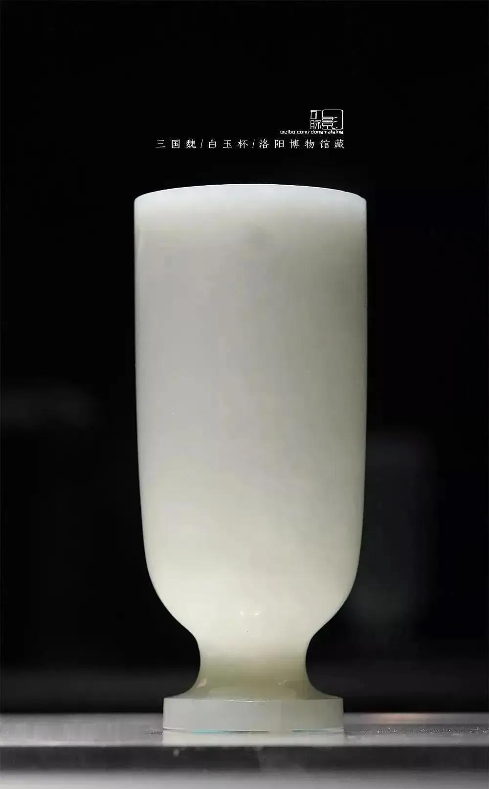 1956年，洛阳一矿山机器厂，意外发现了一座古墓，考古队撤离后，工人小张去墓中清